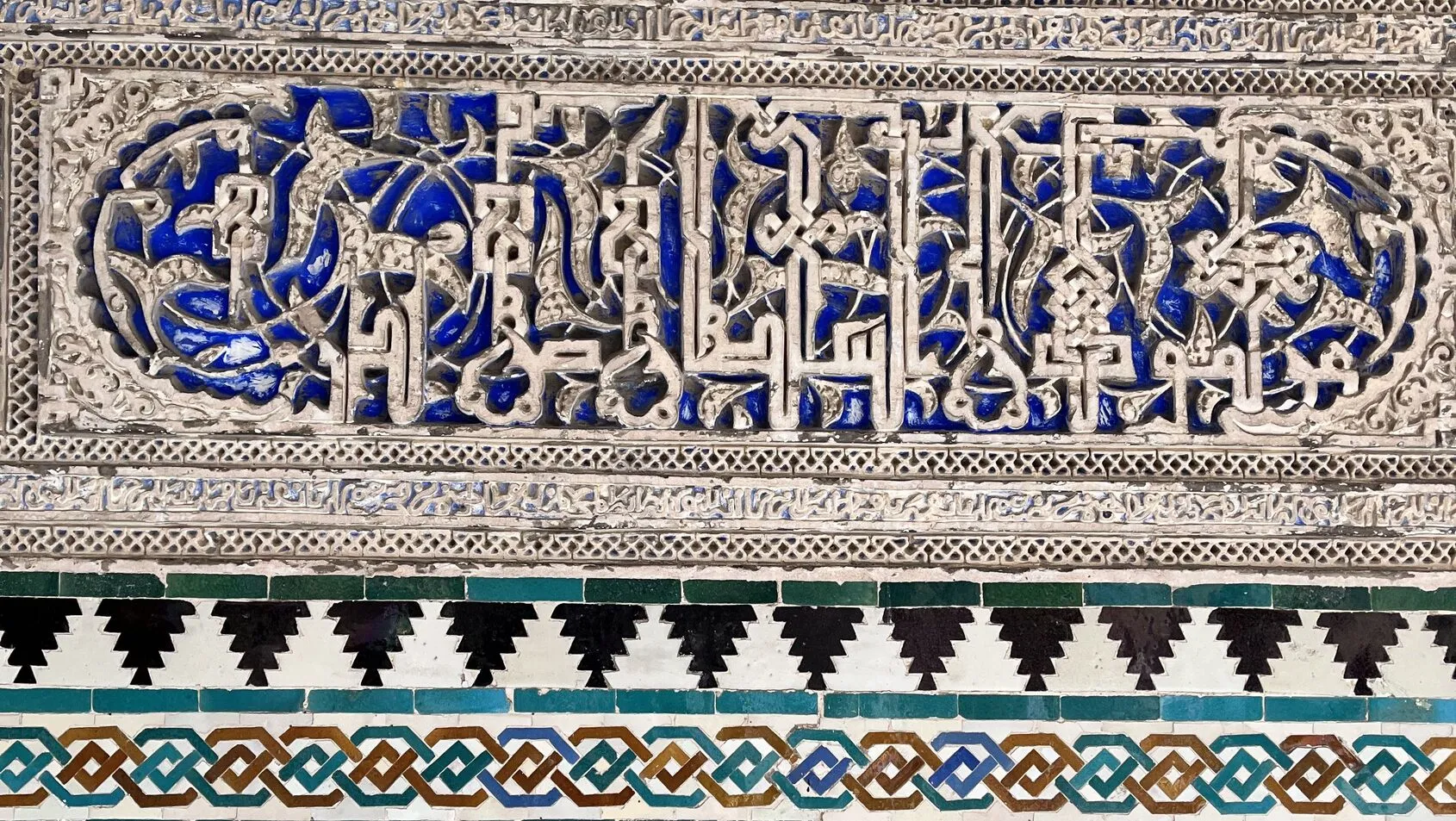 Sevilla Real Alcázar duvar işlemeleri ve geometrik süslemeler